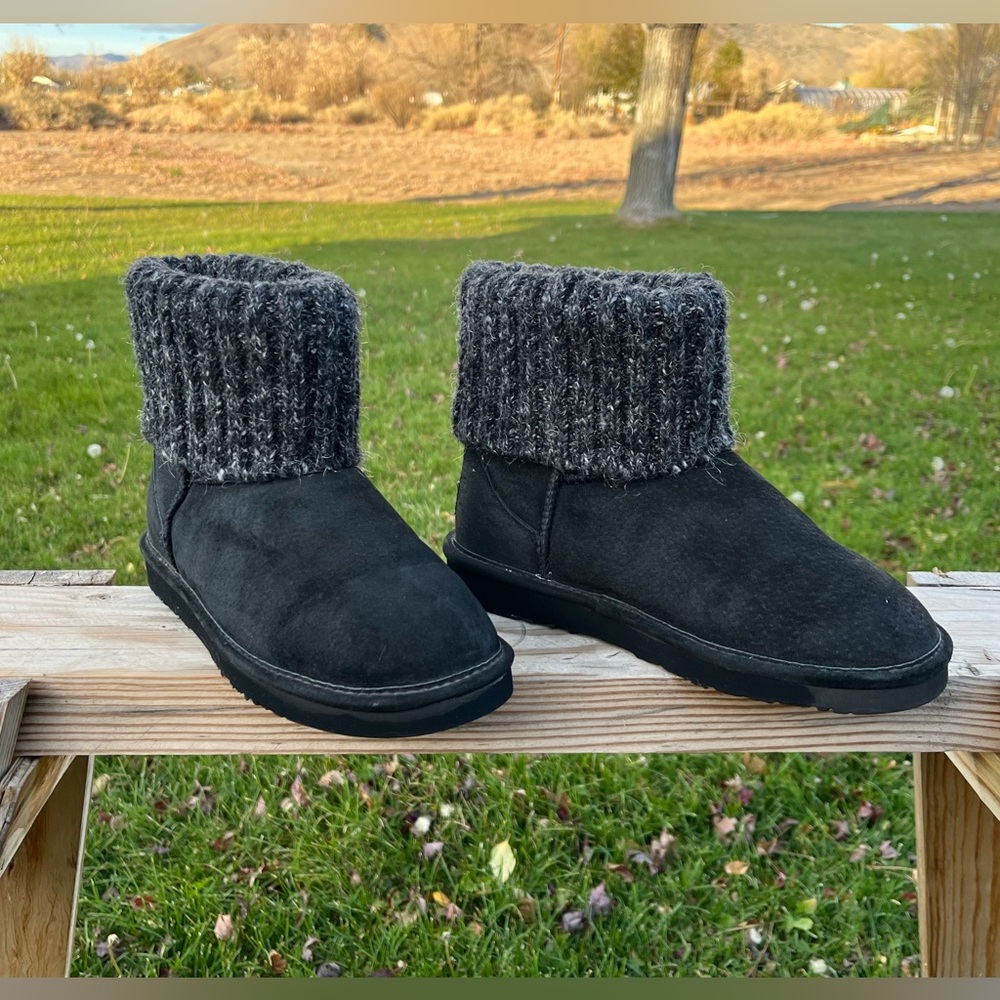 Lamo sweater top black leather boots. EUC size 8